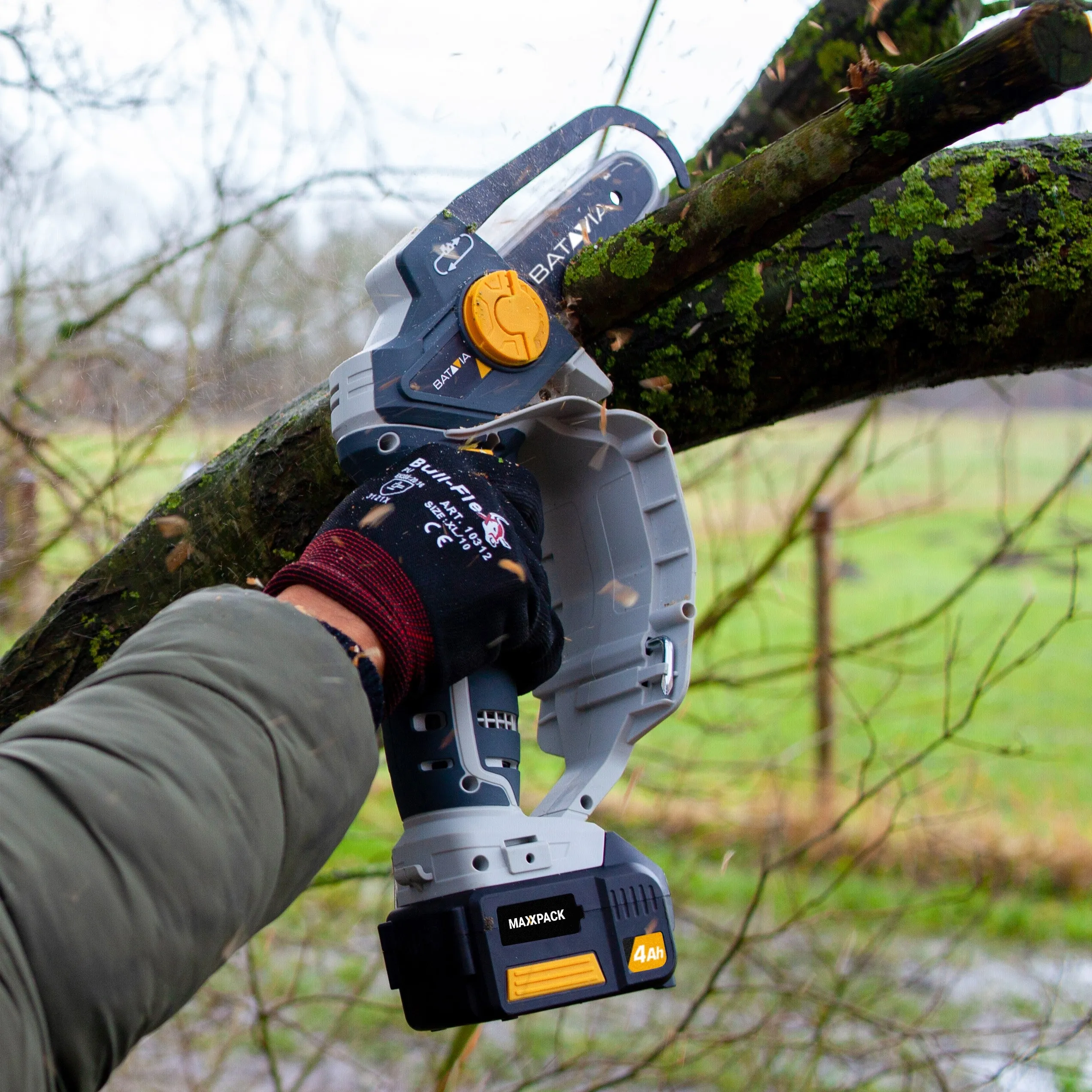 18V Nexxsaw V2.2 Cordless One-Hand Chainsaw