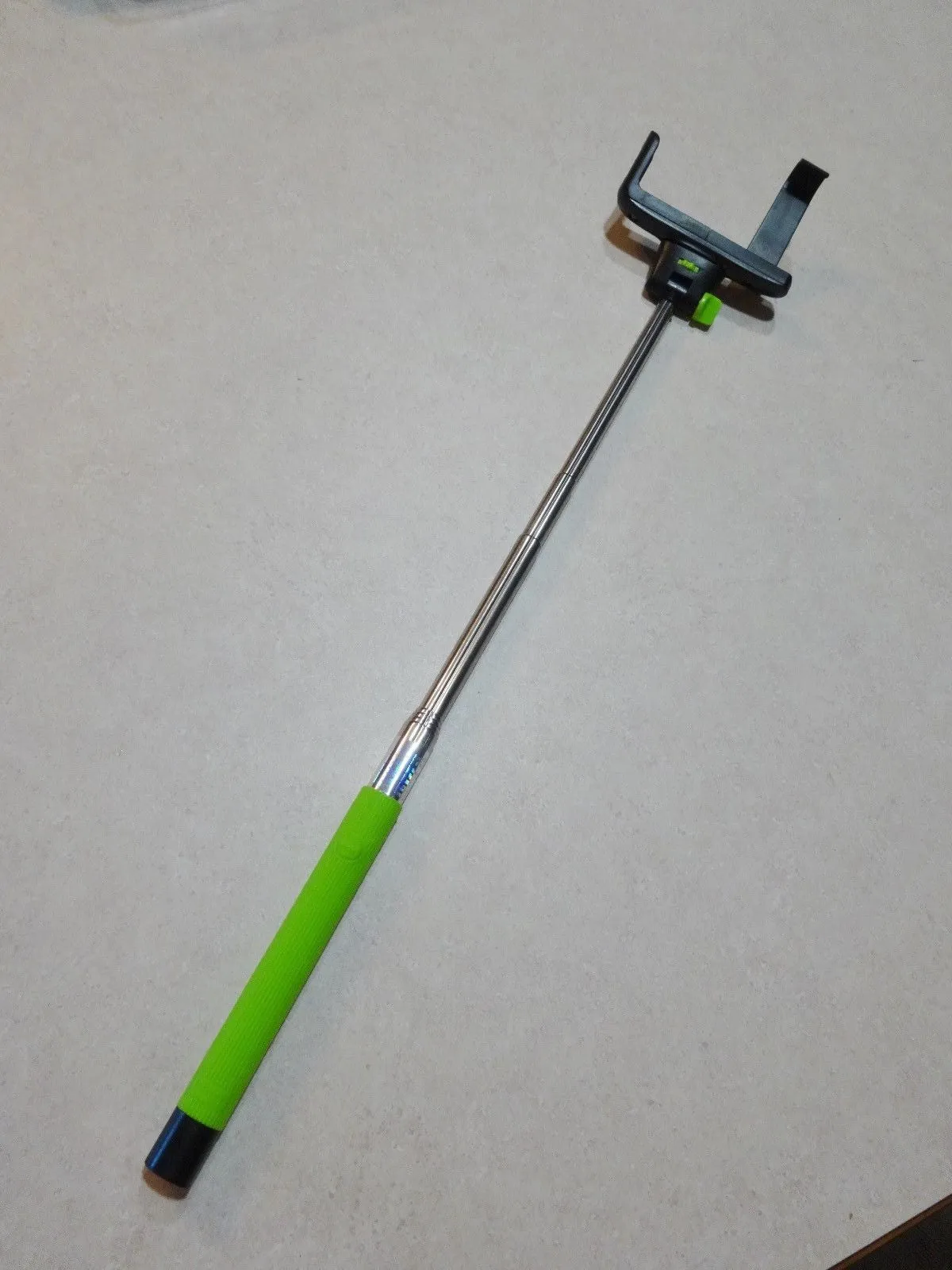 Built in Bluetooth Extendable Selfie Stick Monopod Holder Multi Available - Green