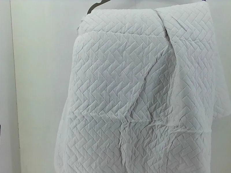 Maple & Stone Quilted White Blanket 90 x 96 Inch